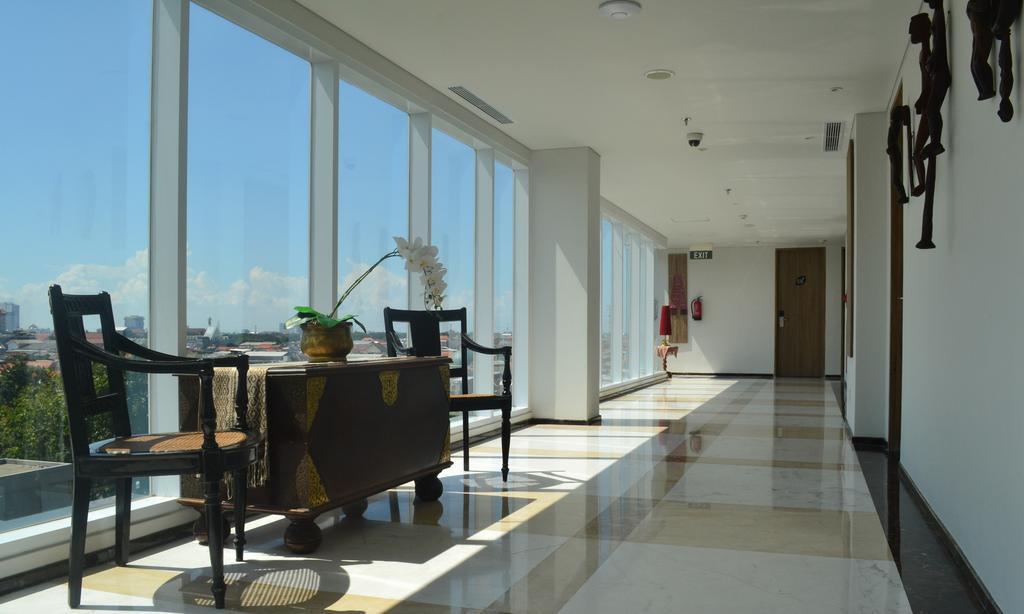 La Lisa Hotel Surabaya Exterior photo