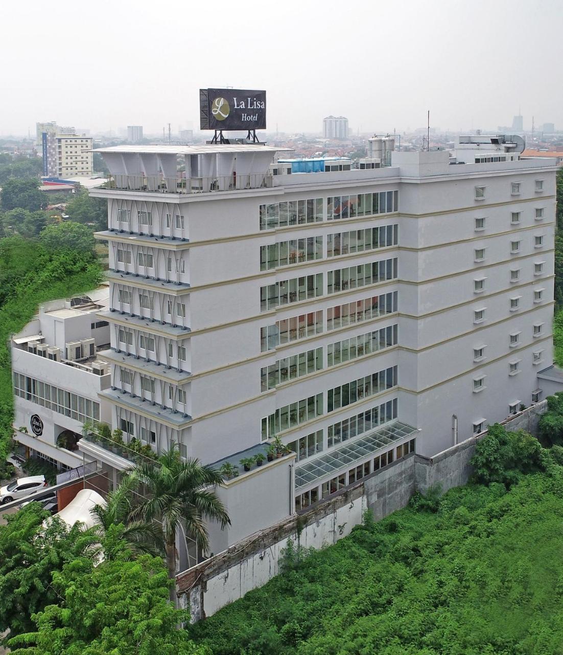 La Lisa Hotel Surabaya Exterior photo